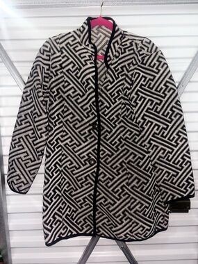 Black & Cream Geometric Patterned Women's Coat